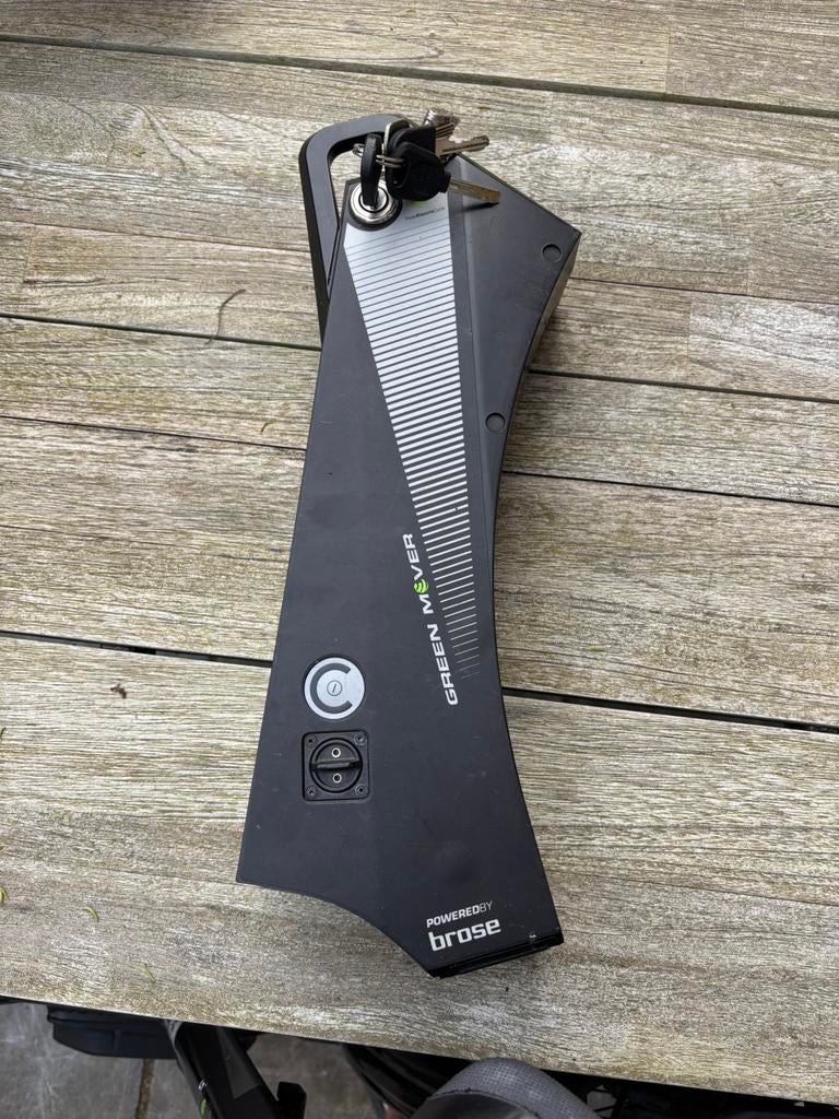 BMZ / Brose 650Wh E-bike Accu (37V 17.5Ah) + Lader, Ophalen of Verzenden, Zo goed als nieuw