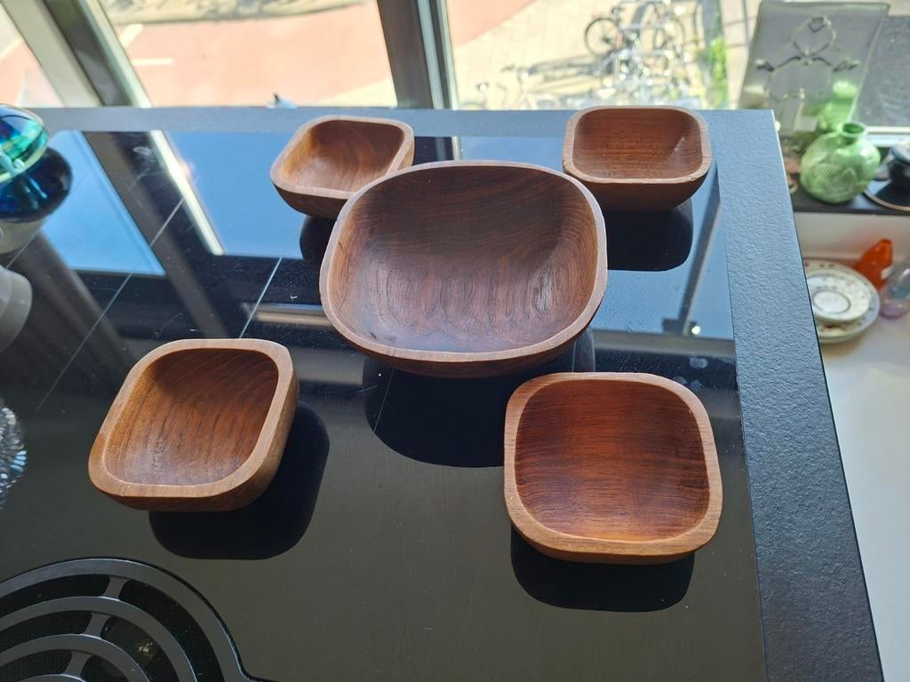 Vintage houten snackservice: 1 grote en 4 kleine schalen, Gebruikt, Schaal, Ophalen of Verzenden, Overige vormen