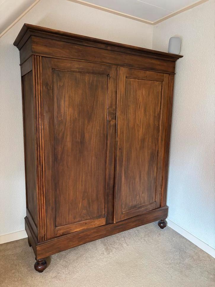 Antieke houten kledingkast met twee deuren, Huis en Inrichting, Kasten | Kledingkasten, Gebruikt, 150 tot 200 cm, 100 tot 150 cm