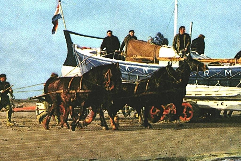 802011 Ameland Reddingsboot Gelopen met postzegel, Ophalen of Verzenden, 1980 tot heden, Gelopen, Waddeneilanden