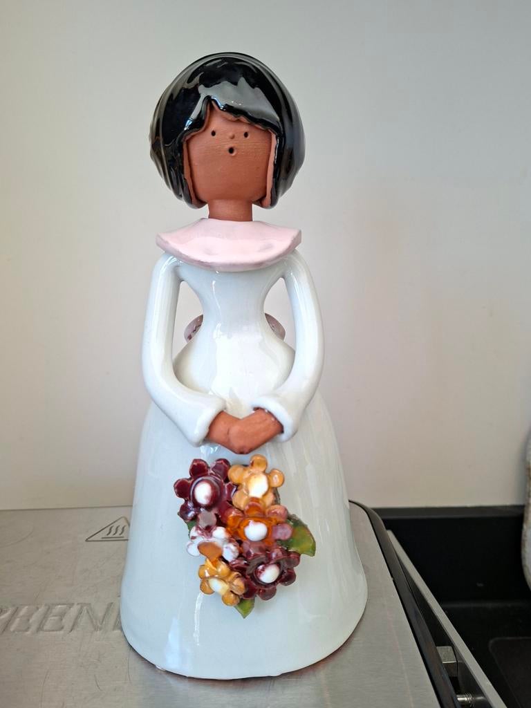 Vintage Aardewerk Beeld Zingende Vrouw met Boeket, Ophalen of Verzenden