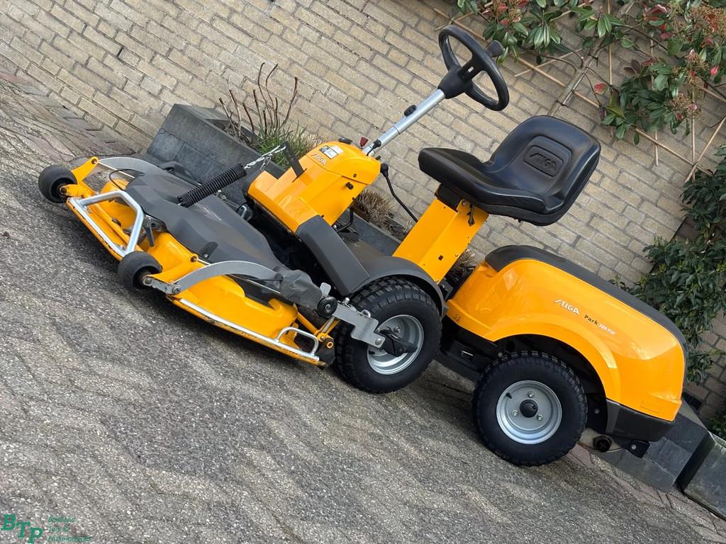 Stiga Gebruikte frontmaaier 2 cil. met stuurbekr. 95cm, Tuin en Terras, Zitmaaiers, Gebruikt, Stiga