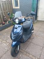 Piaggio Zip nette staat, smoked windscherm + accessoires, Fietsen en Brommers, Brommeronderdelen | Scooters, Ophalen, Zo goed als nieuw