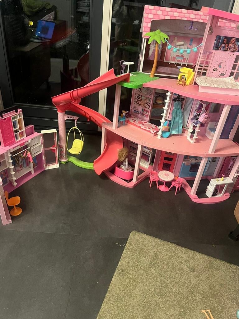 Barbie poppenhuis met accessoires, Kinderen en Baby's, Speelgoed | Poppen, Ophalen of Verzenden, Barbie, ?, ?