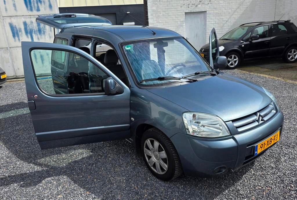 Citroen Berlingo 1.6i 16V M.sp. CoolT 2x zijdeur en airco, Gebruikt, Zwart, Metallic lak, Origineel Nederlands