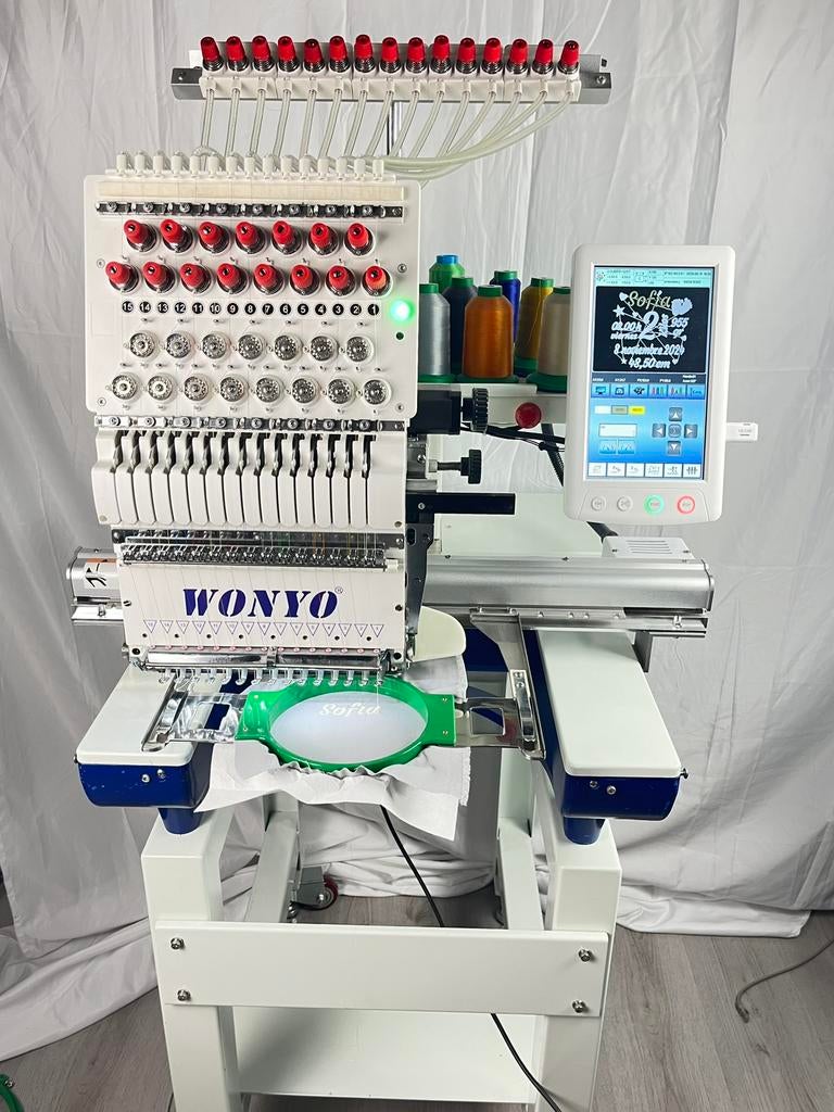 Professionele 15-naalden borduurmachine model 1501, Hobby en Vrije tijd, Ophalen, Zo goed als nieuw, Machineborduren, Borduurmachine
