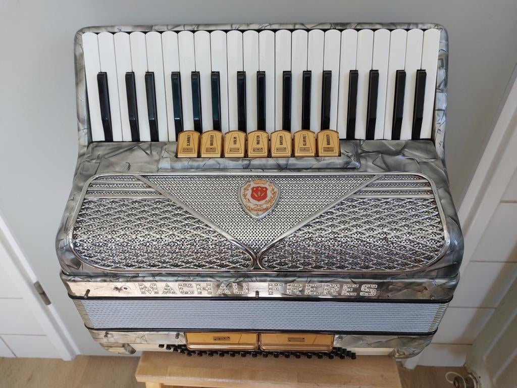 Machau Freres, Muziek en Instrumenten, Gebruikt, 80-bas, Met koffer, Toetsaccordeon
