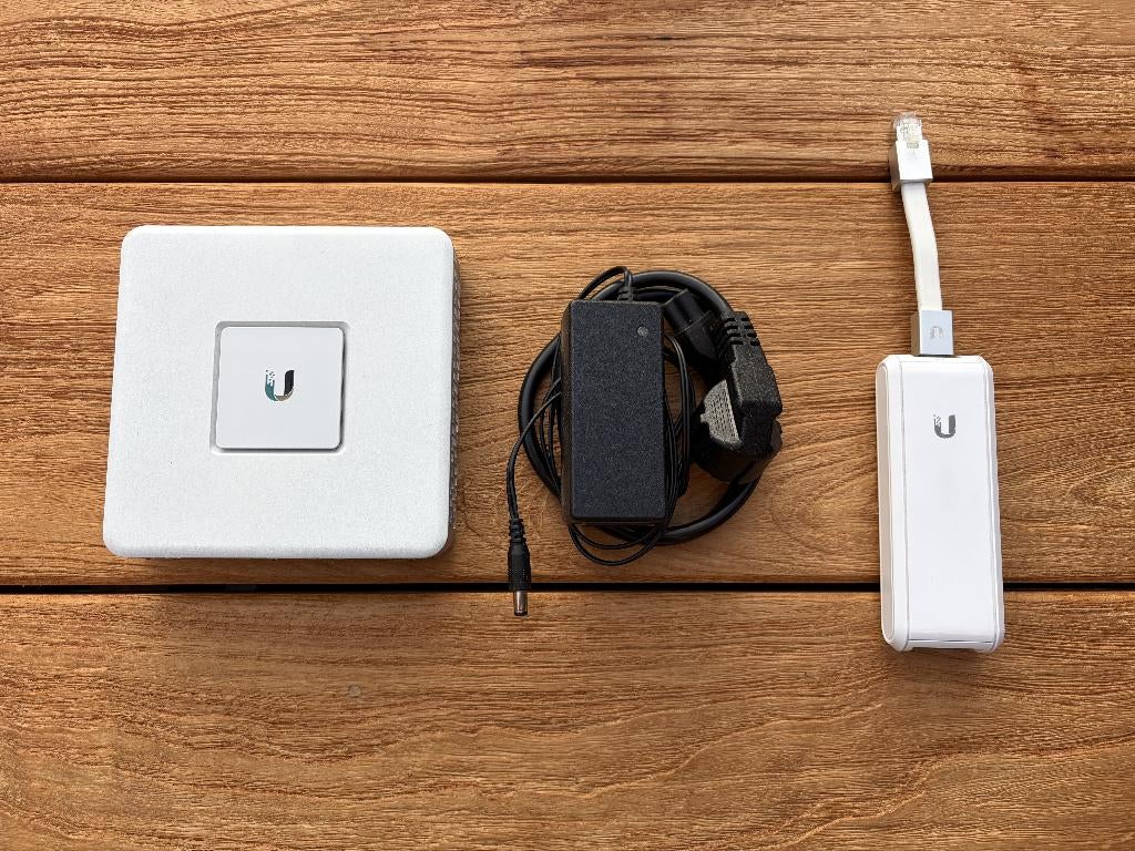 UniFi USG (UniFi Security Gateway) met UniFi Cloud Key Gen1, Computers en Software, Routers en Modems, Ophalen of Verzenden, Gebruikt