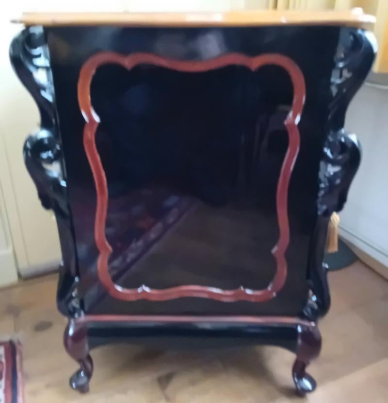 Zeldzaam horrix mahonie hout zwart gepolitoerd kastje, Antiek en Kunst, Ophalen
