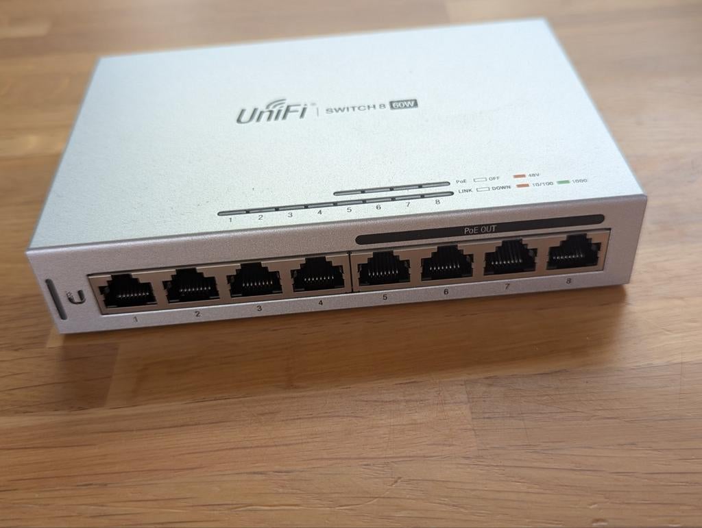 Ubiquiti UniFi Switch US-8-60W – 8 poorten (4x PoE), Computers en Software, Ophalen of Verzenden, Zo goed als nieuw