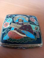 Antieke Japanse Cloisonné Doos met Geleerde, Ophalen of Verzenden