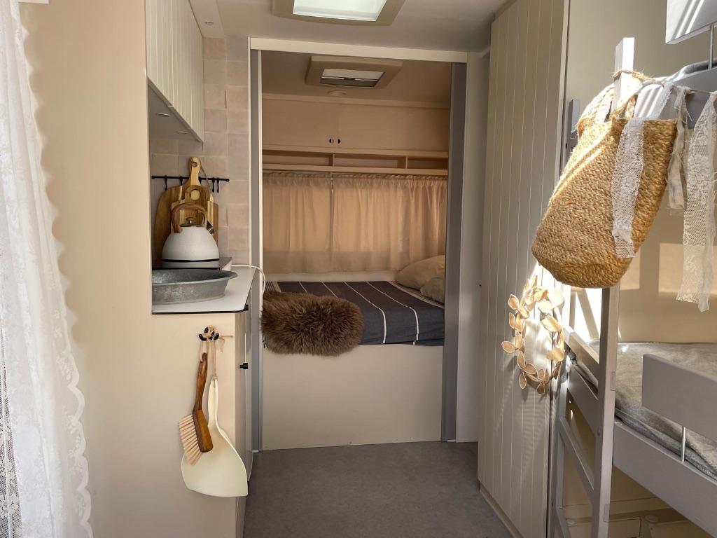 Caravan te huur, lichtgewicht, airco en stapelbed. 5 persoon, Caravans en Kamperen, Verhuur