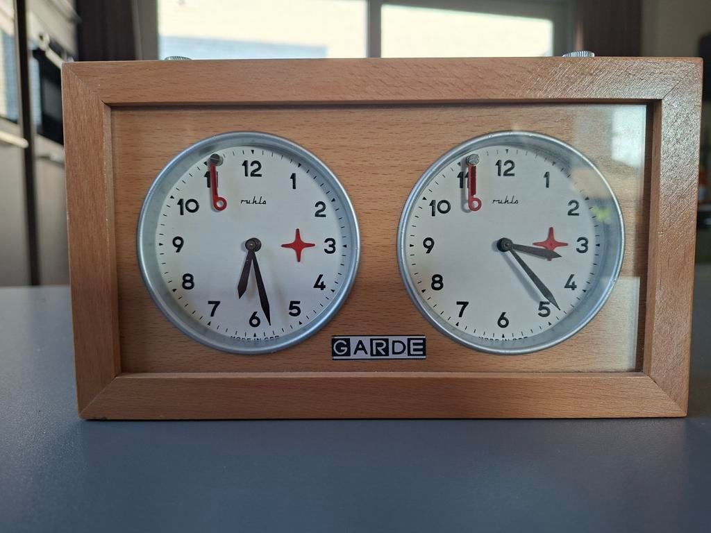 Vintage Gardé schaakklok (Ruhla) . Karakter en kwaliteit, Antiek en Kunst, Ophalen of Verzenden