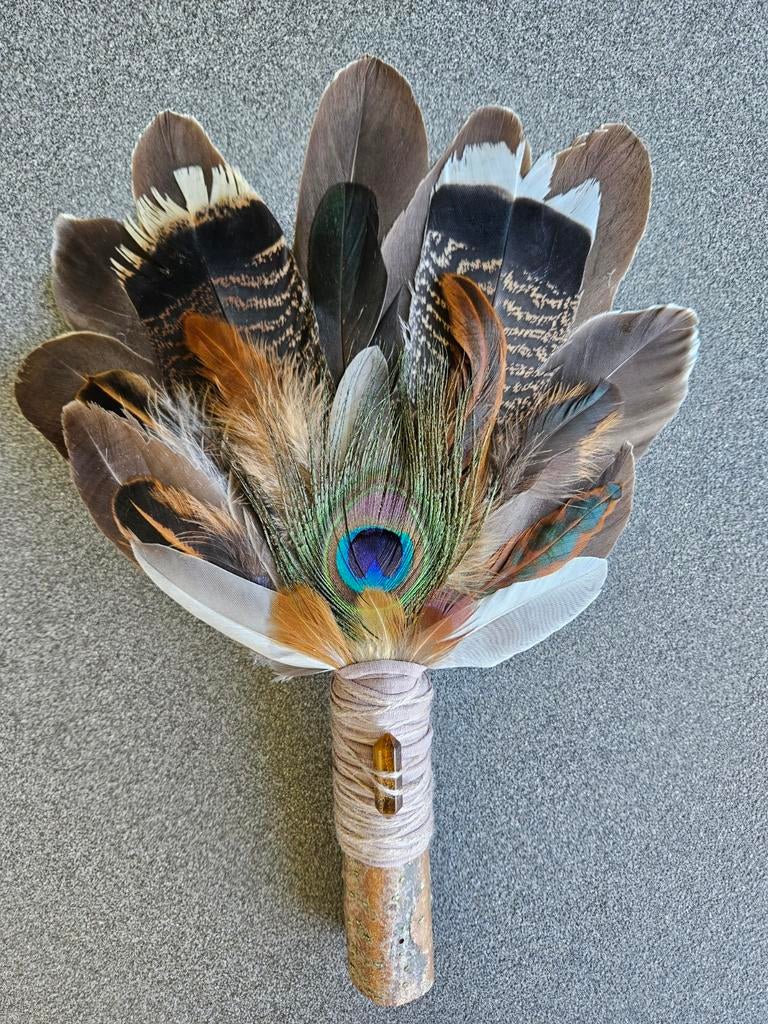 Smudge feathers tijgeroog veren waaier pauwenveer reiki, Ophalen of Verzenden