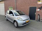 Daihatsu Sirion 2 1.0-12V Premium 5 Deurs, NW apk, Zeer Netj, Voorwielaandrijving, Stof, Gebruikt, Handgeschakeld