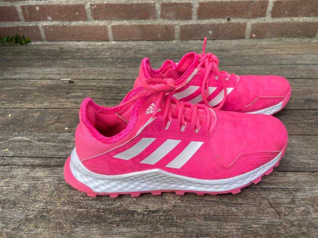 Roze Adidas hockeyschoenen mt 38, Ophalen of Verzenden, Zo goed als nieuw, Schoenen