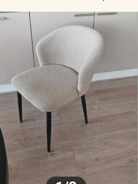 Twee zo goed als nieuwe beige/creme eetkamerstoelen, Ophalen, Zo goed als nieuw, Overige kleuren