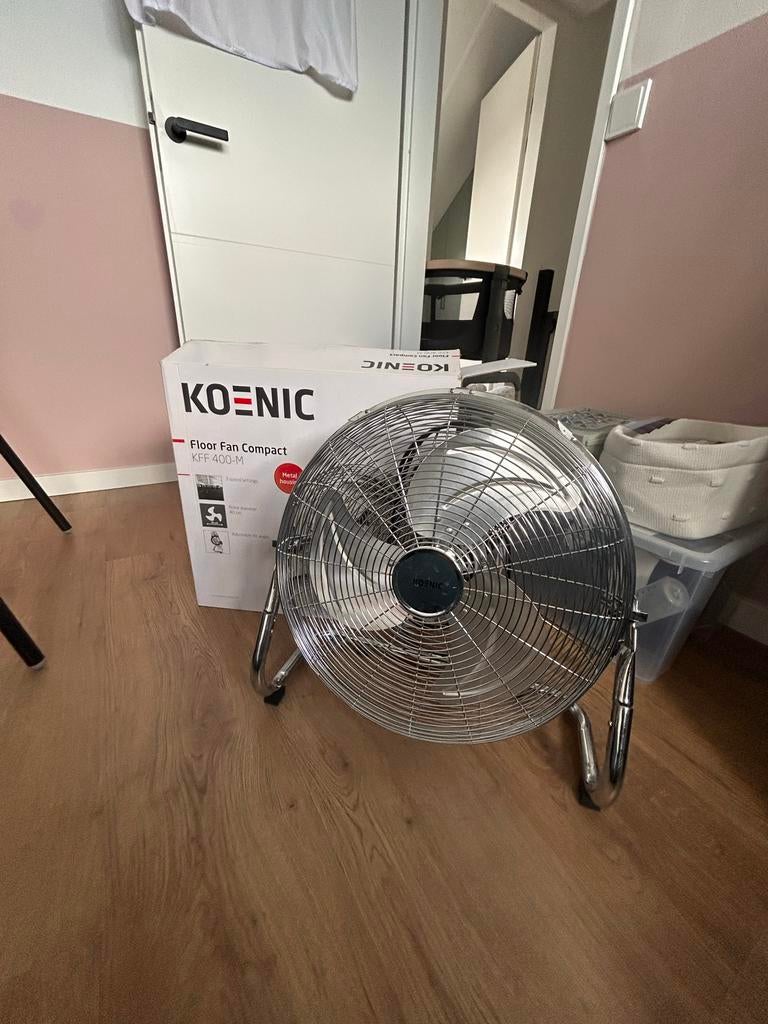 Koenic Floor Fan Compact KFF 400-M, Ophalen, Zo goed als nieuw, Vloerventilator