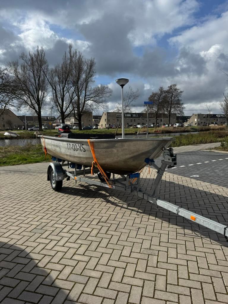 Te koop motorboot met 25 PK motor en boottrailer, Watersport en Boten, Ophalen, 10 tot 30 pk, Gebruikt, Tot 6 meter