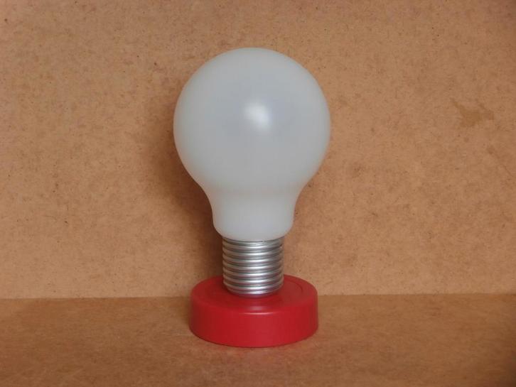 Tafellamp druklamp druk lampje op voet werkt batterijen 17cm, Huis en Inrichting, Lampen | Tafellampen, Gebruikt, Minder dan 50 cm