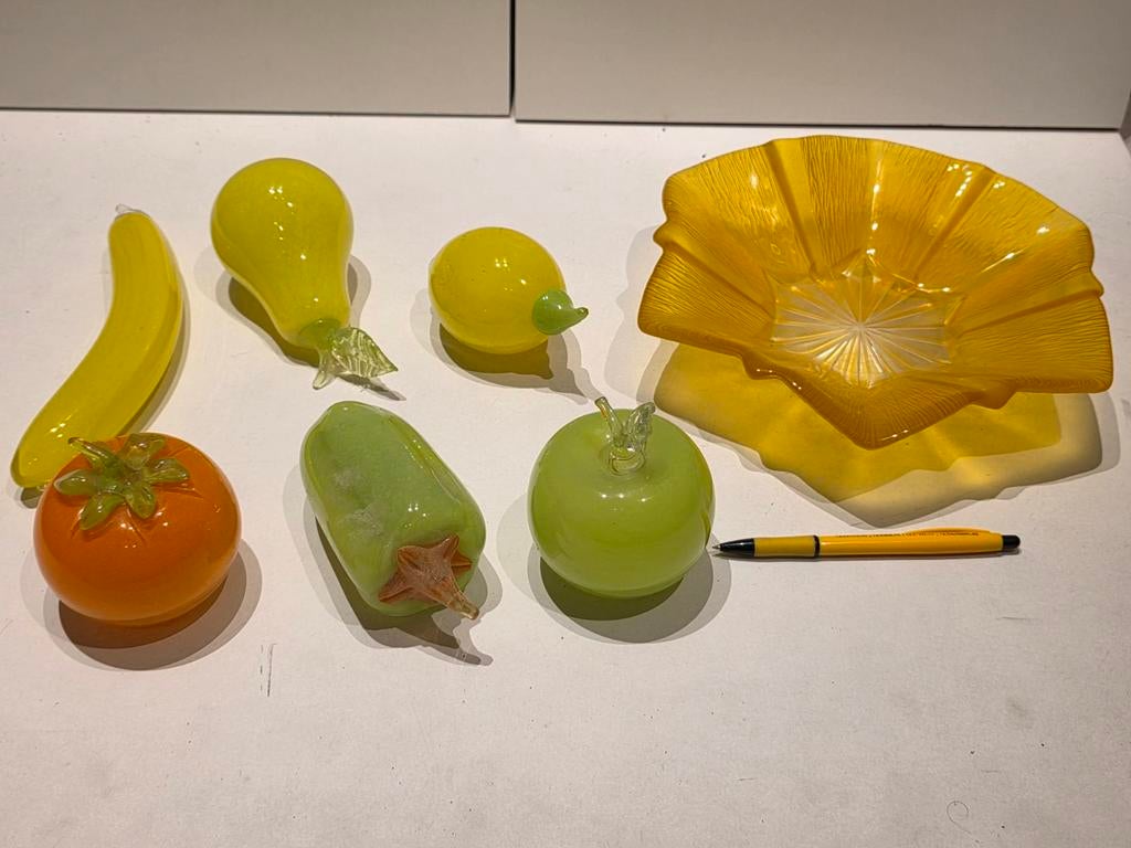 Decoratieve glazen fruitschaal met fruitfiguren, Antiek en Kunst, Ophalen of Verzenden