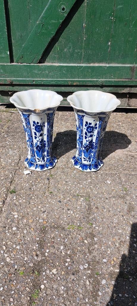 Twee Delfts blauwe vazen, Ophalen
