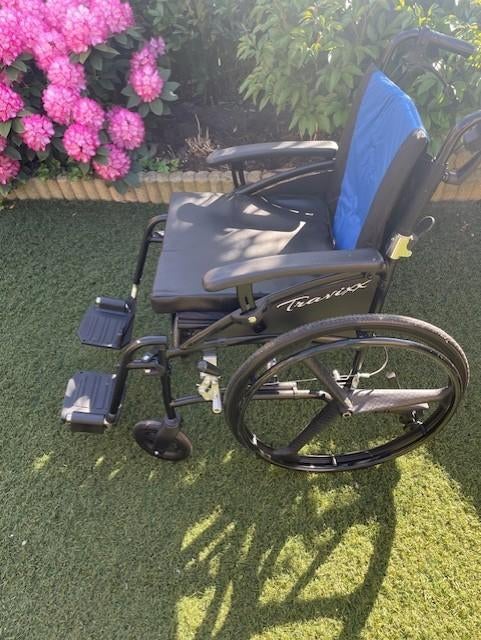 Te koop rolstoel met voetenkussen, Diversen, Rolstoelen, Ophalen, Inklapbaar, Zo goed als nieuw, Duwrolstoel