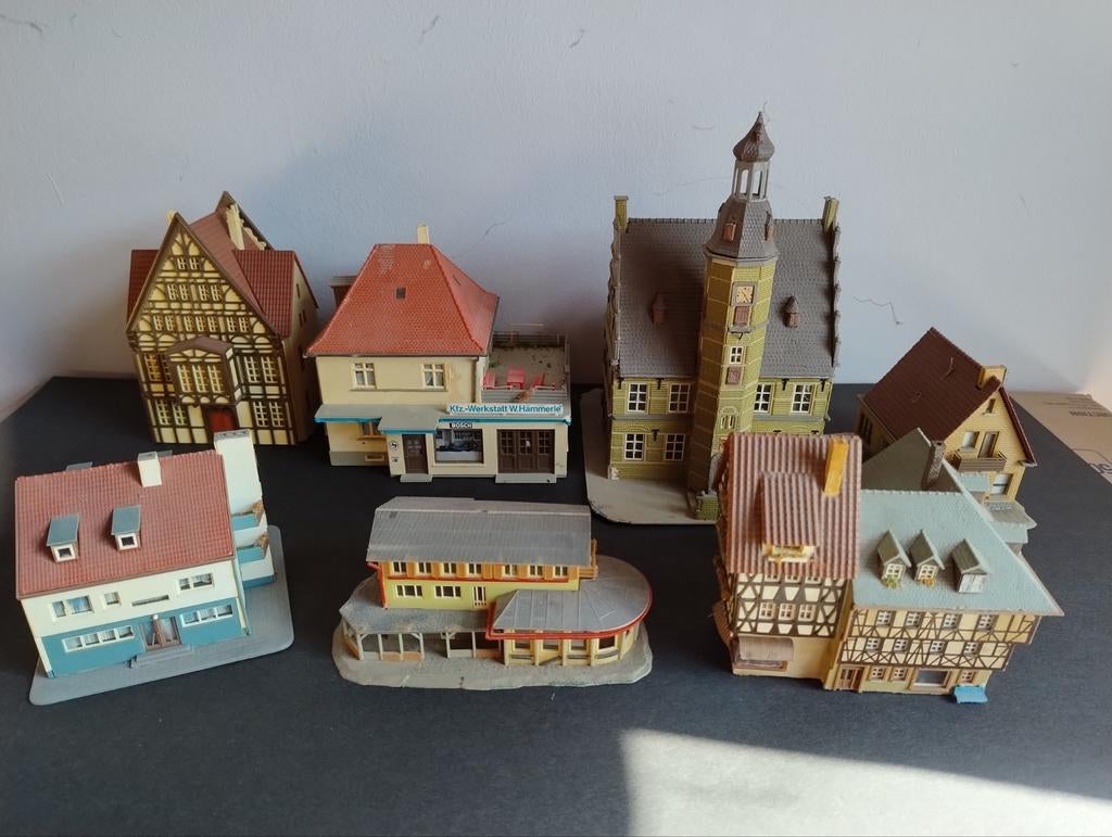 huisjes, treinremise en station modeltreinen, Gebruikt, Gelijkstroom of Wisselstroom, Brug, Tunnel of Gebouw, Ophalen