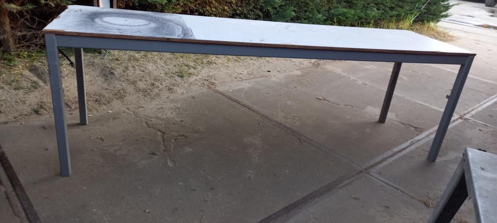 Robuuste werkbank / tuintafel met zwaar ijzeren onderstel, Doe-het-zelf en Verbouw, Werkbanken, Ophalen, Gebruikt, 170 cm of meer