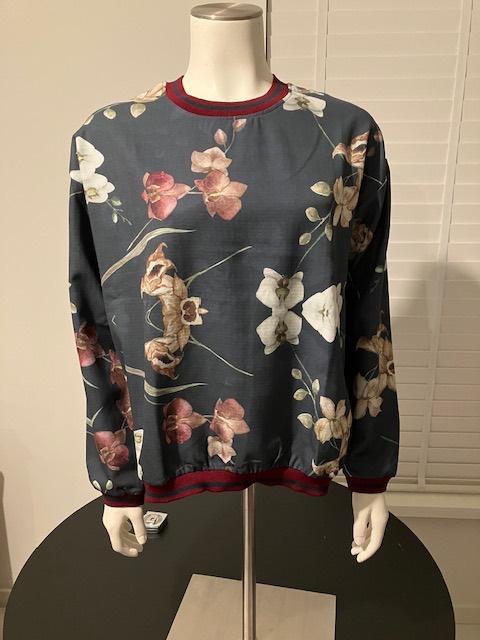 Leuke trui blauw met bloemen, Kleding | Dames, Truien en Vesten, Maat 42/44 (L), Ophalen of Verzenden, Zo goed als nieuw, Blauw