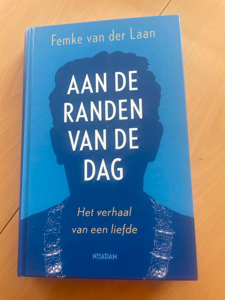 Aan de randen van de dag - Femke van der Laan, Boeken, Romans, Zo goed als nieuw, Nederland, Ophalen of Verzenden