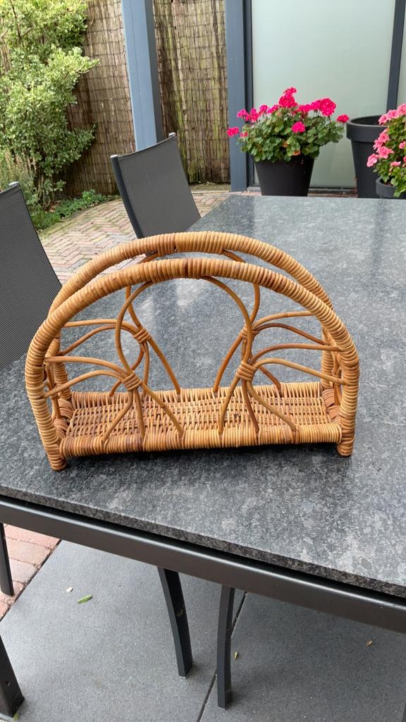 Mooie vintage Rotan kranten mand lectuur bak, Verzenden, Zo goed als nieuw