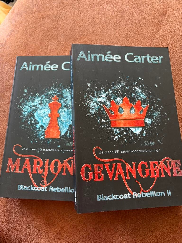 Boek: Marionet & Gevangene van Aimée Carter, Boeken, Ophalen of Verzenden, Zo goed als nieuw