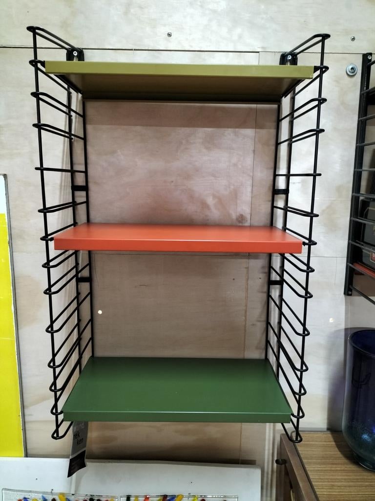 Vintage tomado wandrek met gekleurde planken, Huis en Inrichting, Kasten | Wandmeubels, Overige houtsoorten, Met plank(en), Niet bekend