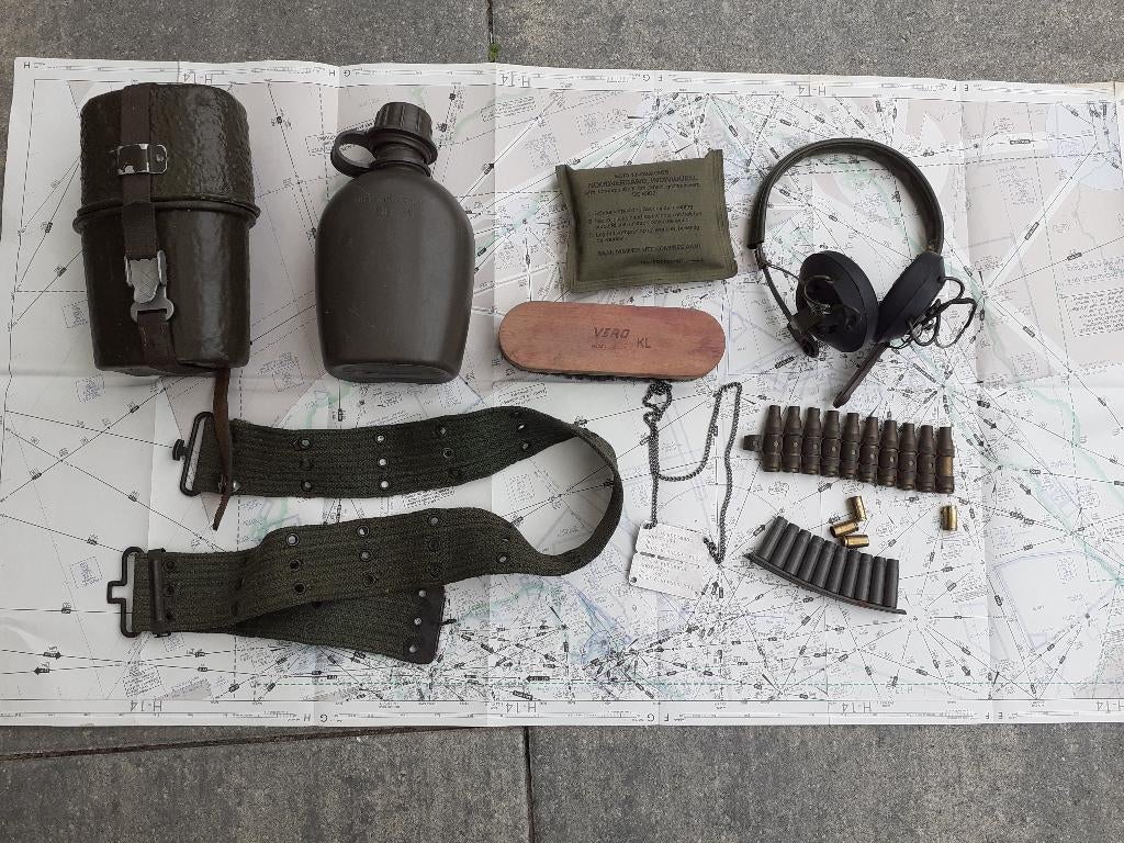 Lot divers militair, leger lot3, Verzamelen, Ophalen of Verzenden, Landmacht, Overige gebieden, Overige typen