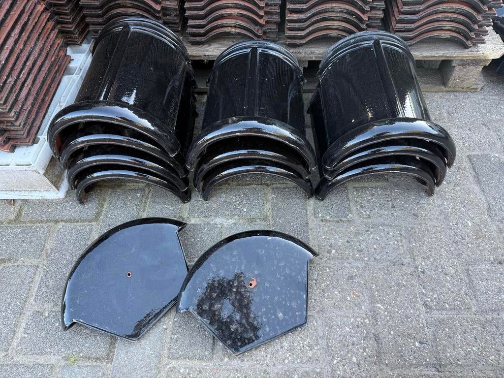 Nokvorsten en begin- en eindvorsten, zwart geglazuurd, Ophalen, Gebruikt, Steen of Klei, Zwart