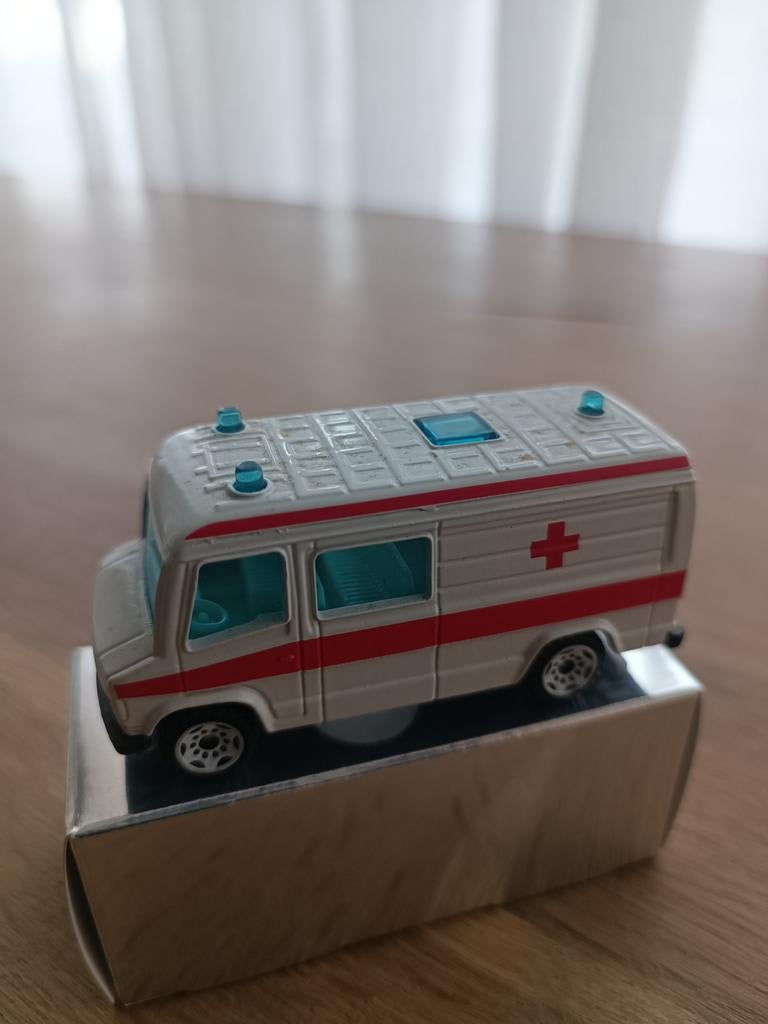 Siku Mercedes ambulance, Ophalen of Verzenden
