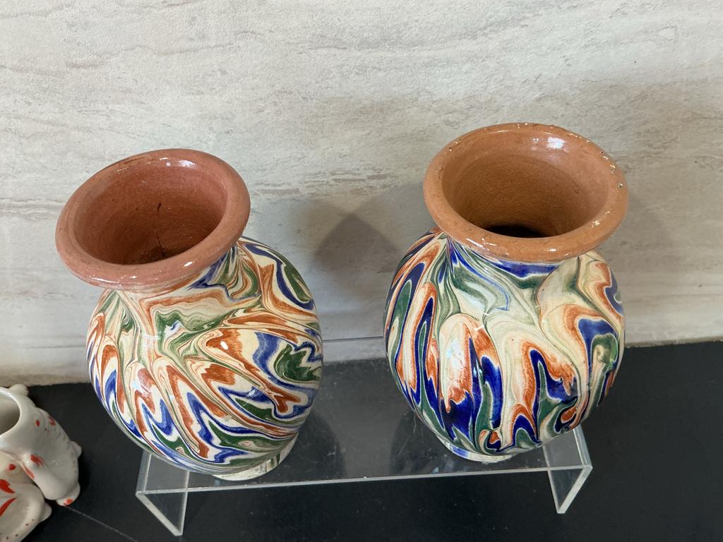 Twee Vintage Slipware vaasjes met kleurrijk patroon., Verzenden