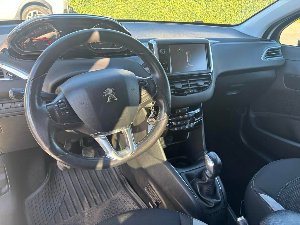 Peugeot 208 1.2 PureTech Style Pack | Cruise control | Clima, Voorwielaandrijving, Stof, Gebruikt, 1199 cc