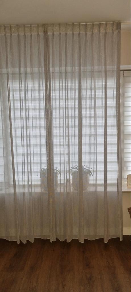 Grijze vitrage 9 meter - zo goed als nieuw, Huis en Inrichting, Stoffering | Gordijnen en Lamellen, Zo goed als nieuw, 200 cm of meer