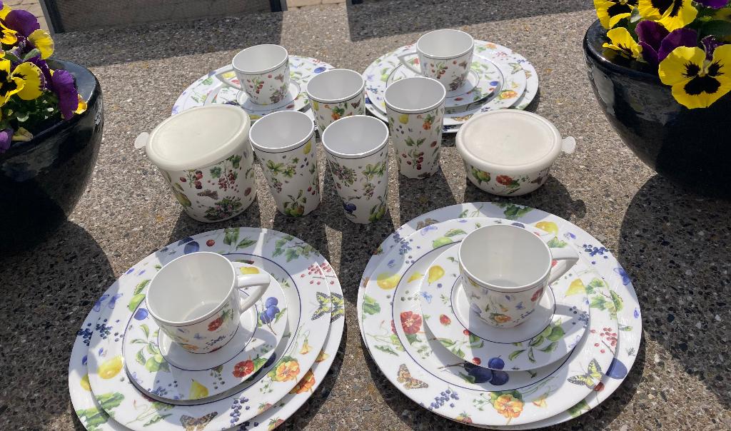 Camping servies 4 pers., Caravans en Kamperen, Ophalen, Zo goed als nieuw