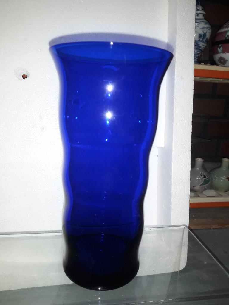 GESIGNEERDE MARC AUREL BLAUW GLAZEN DESIGN VAASJE I.Z.G.ST, Antiek en Kunst, Kunst | Designobjecten, Ophalen of Verzenden