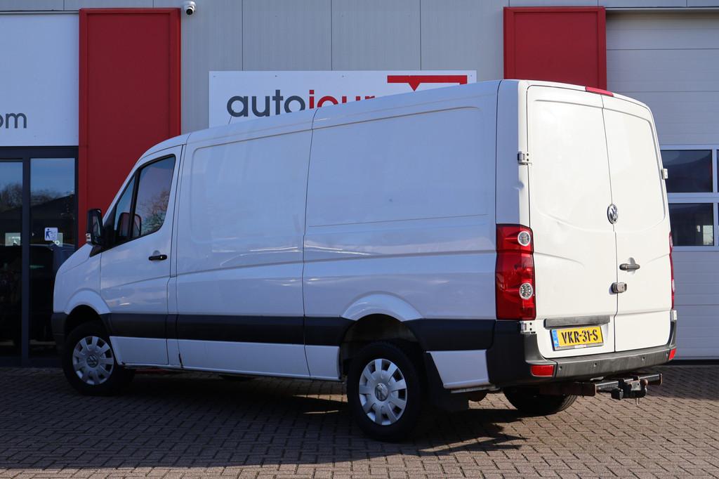 Volkswagen Crafter 35 2.0 TDI L2H2 BM | PDC | Trekhaak | Air, Auto's, Bestelauto's, Electronic Stability Program (ESP), Gebruikt