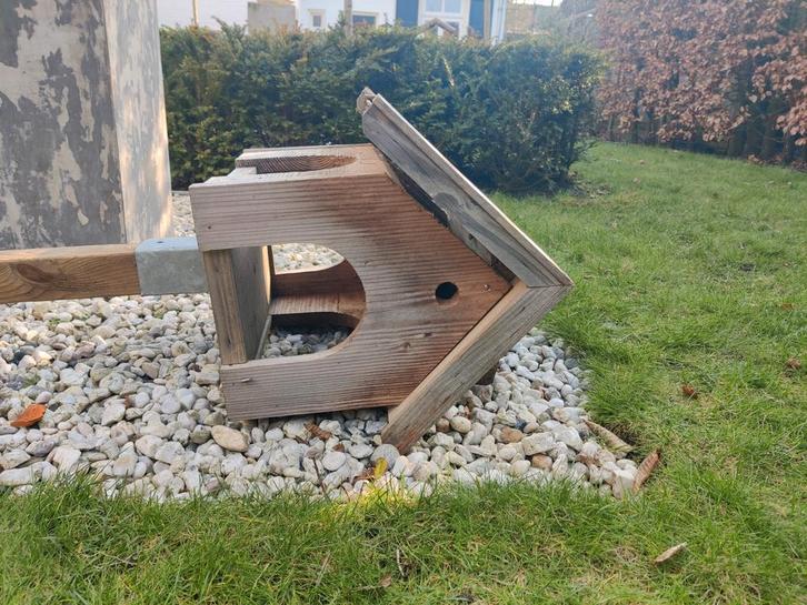 Voederhuisje en nestkast in één, Tuin en Terras, Vogelhuisjes en Vogelbaden, Gebruikt, Ophalen