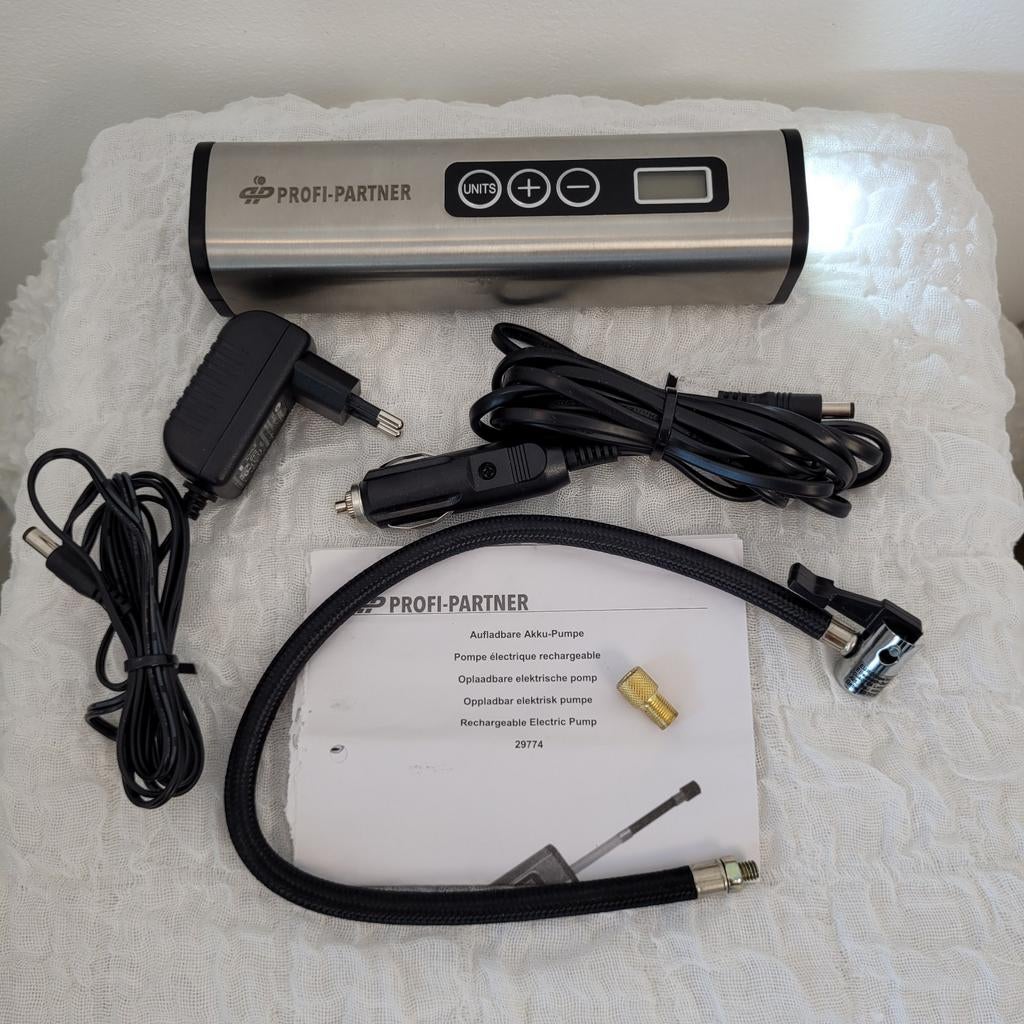 Profi-partner oplaadbare autoband fietsband pomp met adapter, Ophalen of Verzenden, Elektrisch, Zo goed als nieuw