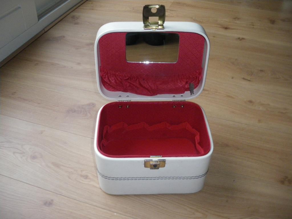 mooie witte sieraden/make up beauty case sleuteltje/spiegelt, Softcase, Wit, Met slot, Ophalen of Verzenden
