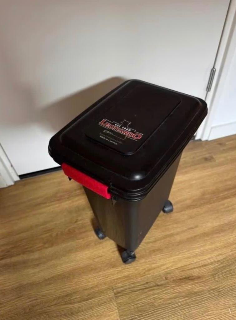 Voerton op wieltjes Leonardo kattenvoer, Dieren en Toebehoren, Dierenvoeding, Kat, Ophalen