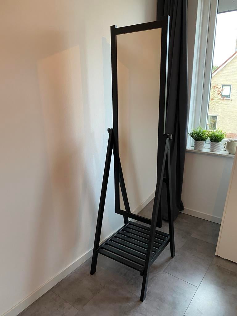 Mooie staande spiegel van Ikea, Huis en Inrichting, Woonaccessoires | Spiegels, Ophalen, Minder dan 50 cm, Zo goed als nieuw, 150 tot 200 cm