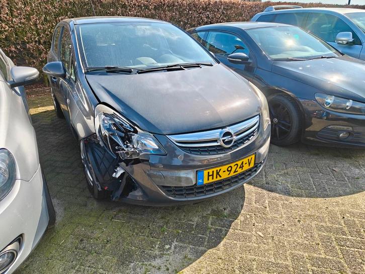 SCHADE! Opel Corsa 1.2 16V 5D 2013 Grijs, Auto's, Opel, Particulier, Corsa, ABS, Airbags, Airconditioning, Boordcomputer, Centrale vergrendeling