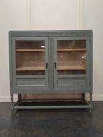 Landelijk oud groene vitrinekast met houtgesneden roosjes, Ophalen, 100 tot 150 cm, Glas, 100 tot 150 cm